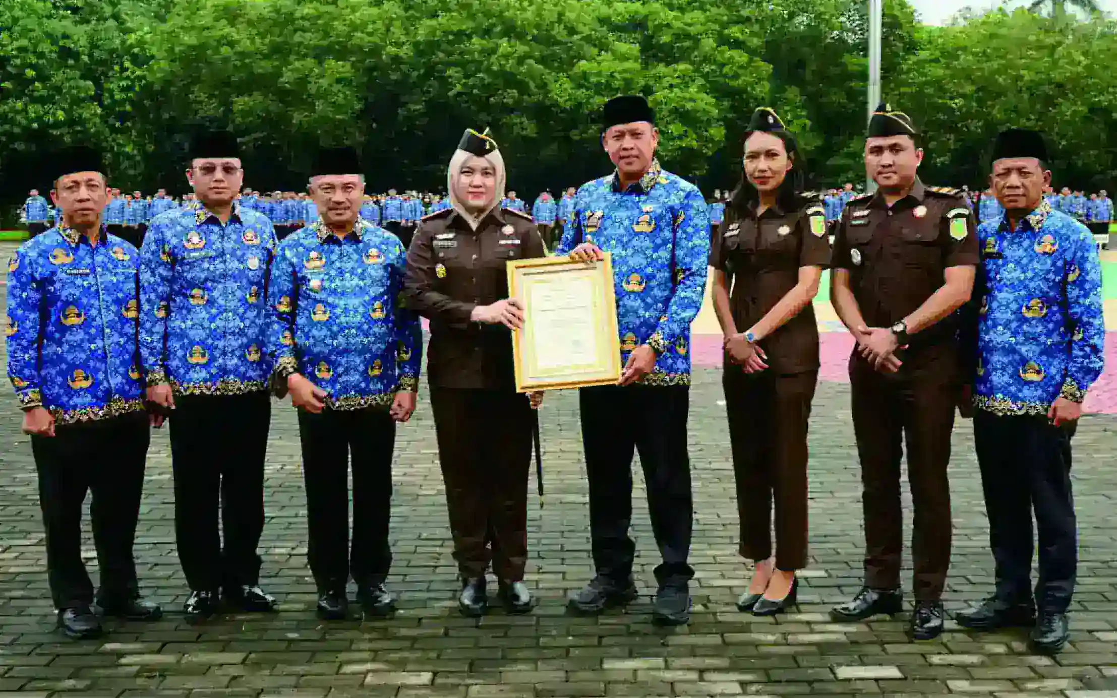 Baru Enam Bulan Menjabat, Dr. Sulvia Triana Hapsari Antar Kejari Kota Bekasi Banjir Penghargaan